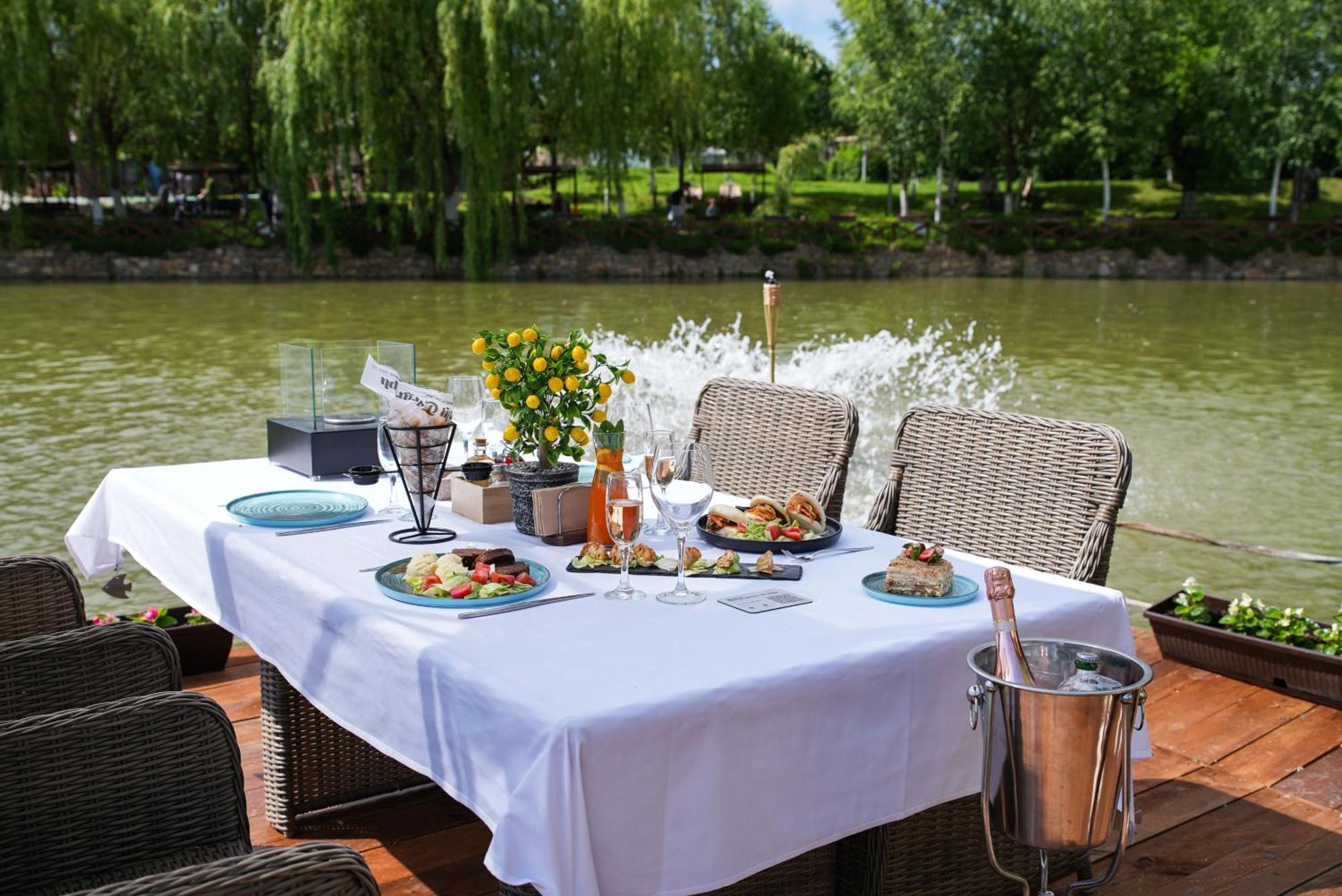 Hotel The Wind Mills Hydropark Gorna Malina Exterior foto
